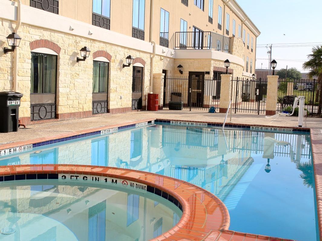 Holiday Inn Express Hotel & Suites Floresville By Ihg מראה חיצוני תמונה